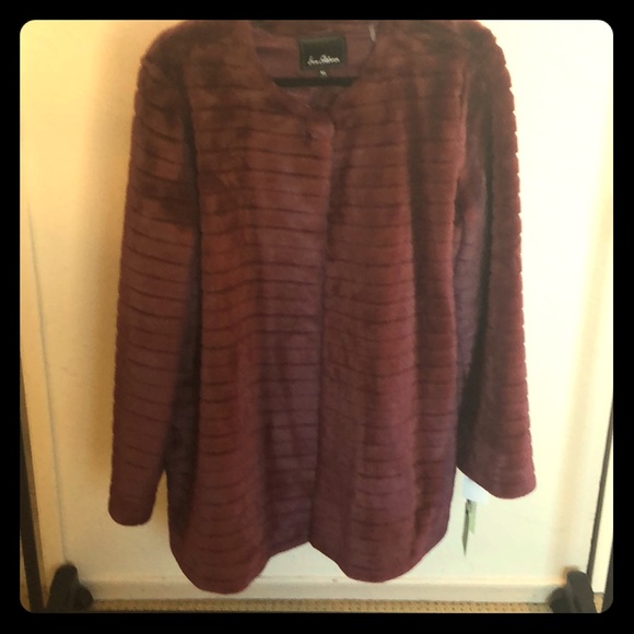 Sam Edelman Jackets & Blazers - Showstopper Sam Edelman faux fur coat in burgundy
